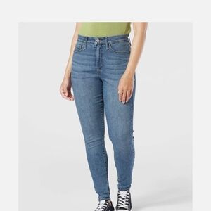 denizen Levi's High-Rise Skinny  Jeans in Medium Blue Wash - Women